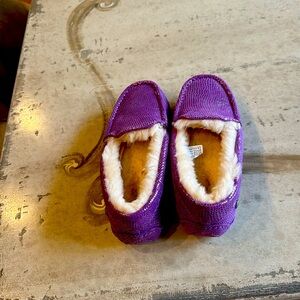 New pair of girls, Ugg purple fur-lined slippers!